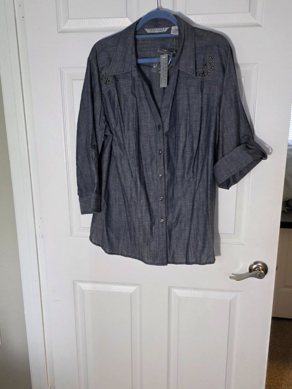 Denim shirt signature by Larry LeVine button down blue 3x top  Women's blue 3/4
